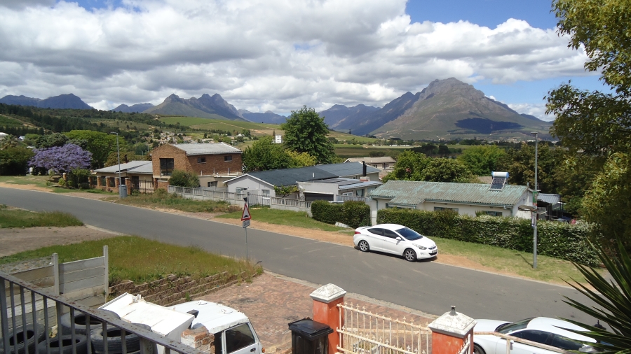 8 Bedroom Property for Sale in Cloetesville Western Cape